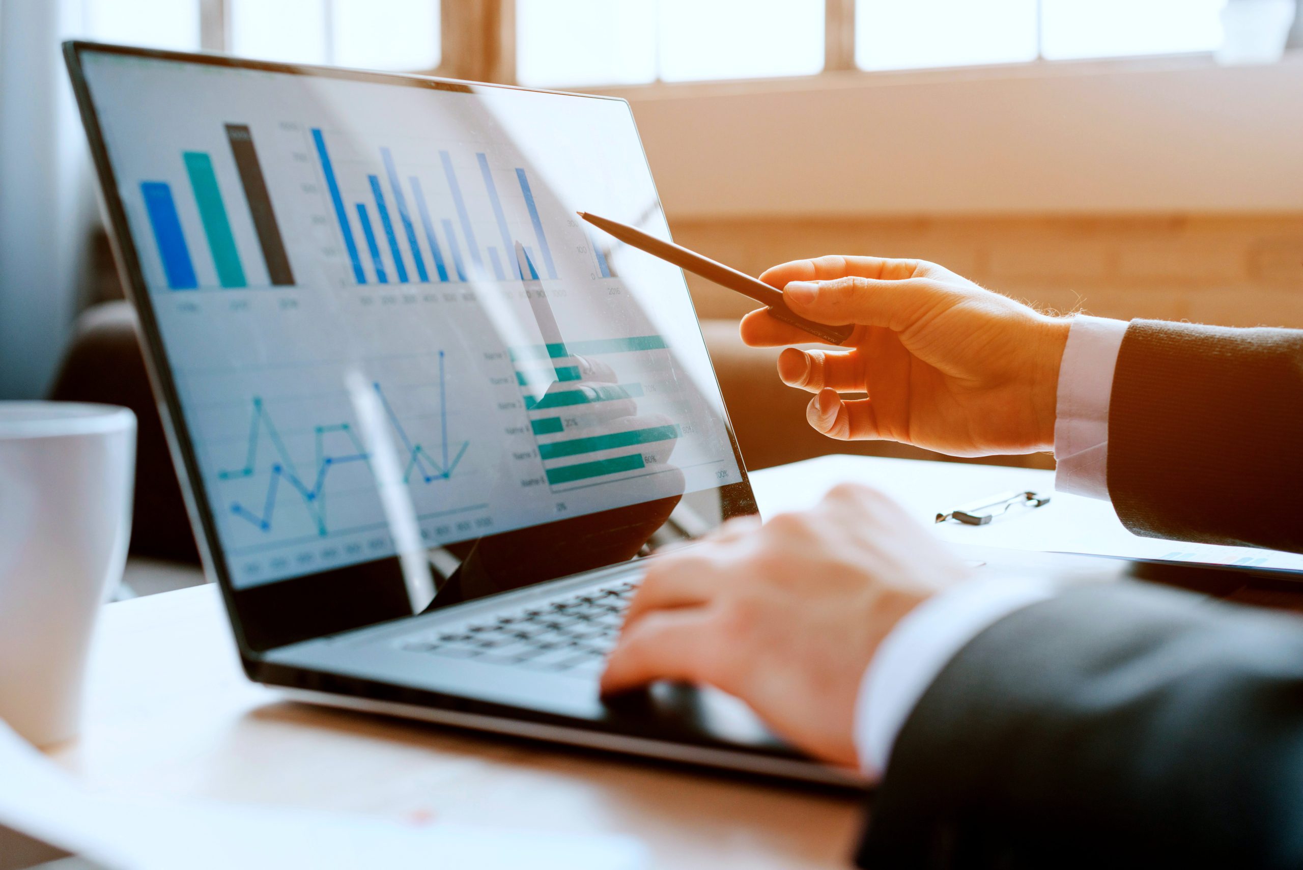 2025-CRE-securitization-report-loui-kiaer-unsplash